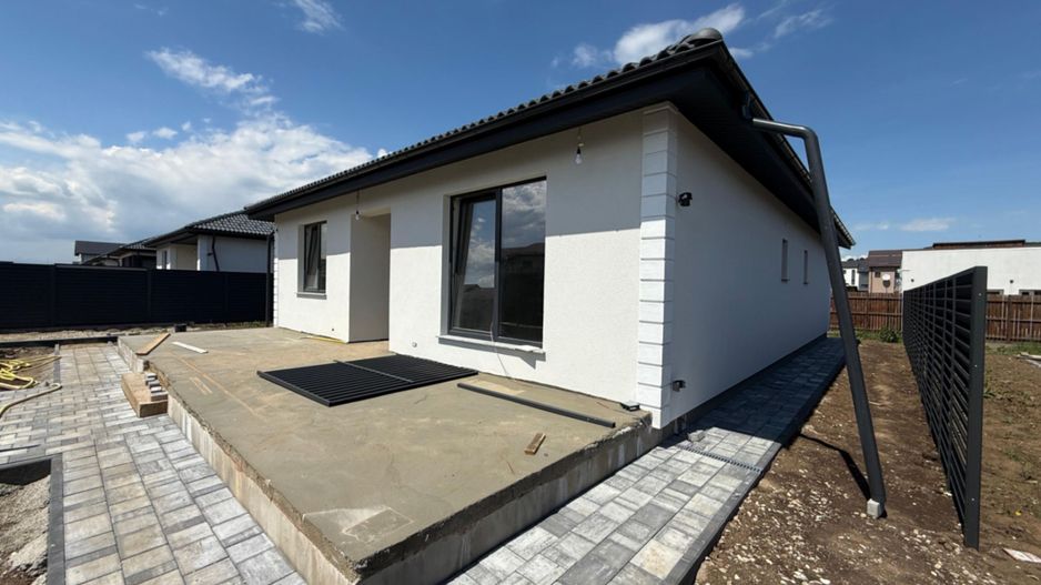Casa pe parter cu 4 camere de vânzare - Sânpetru - Poză 6