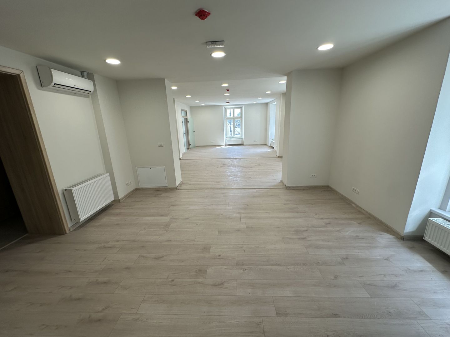 Saptii de birouri Ultracentral supraf. de la 28pana la125 mp - Poză 4
