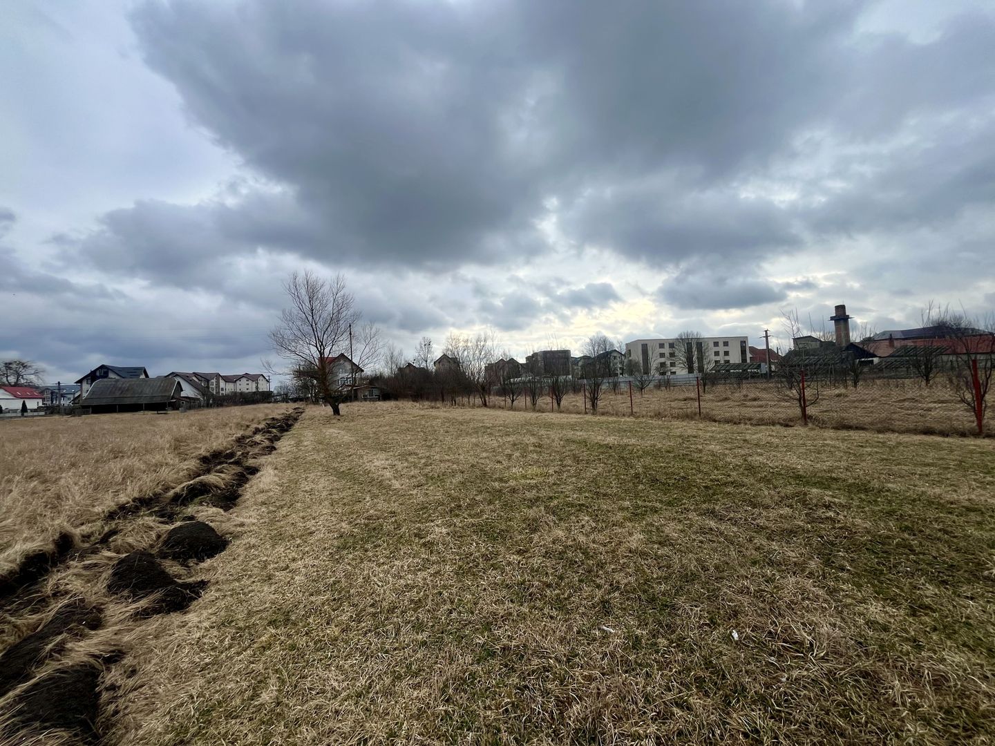 Teren Intravilan 2020 MP | Zonă Linistita | Radauti - Poză 8