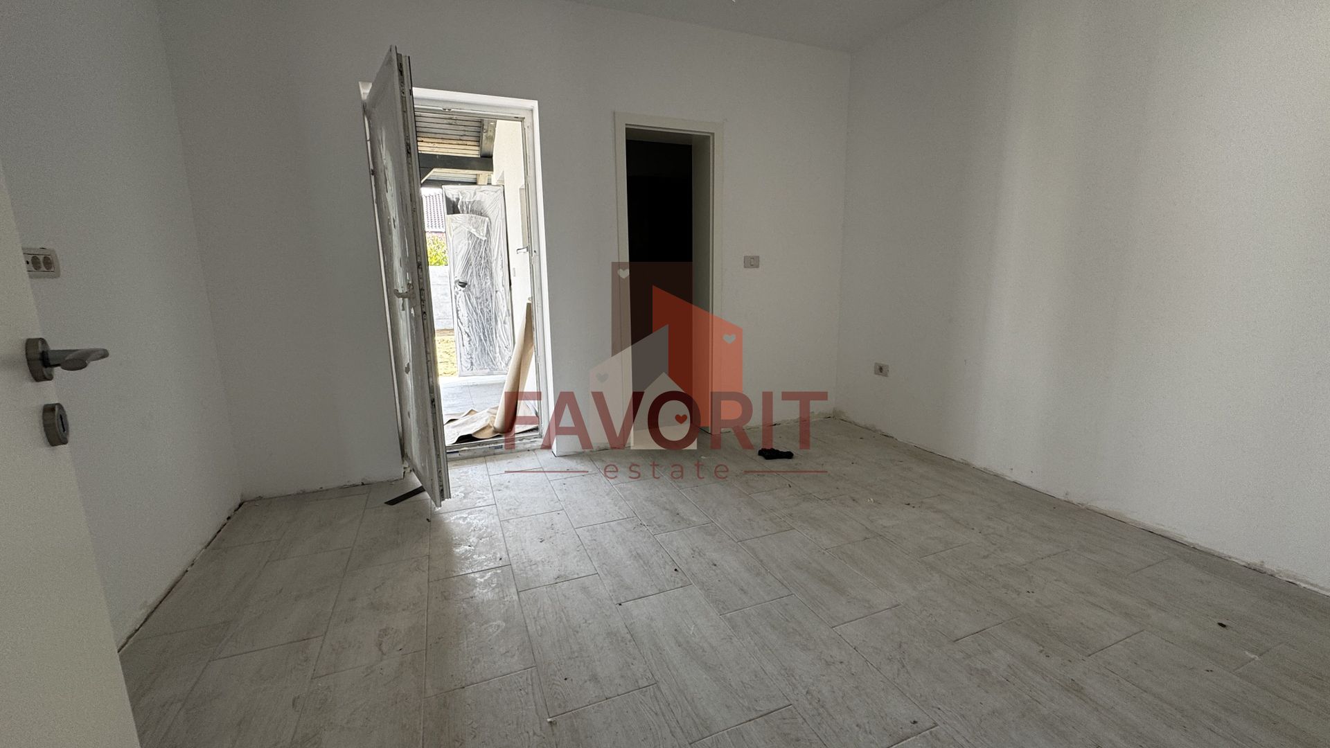 Duplex pe Parter | 2 bai | Teren generos | Toate utilitatile - Poză 8