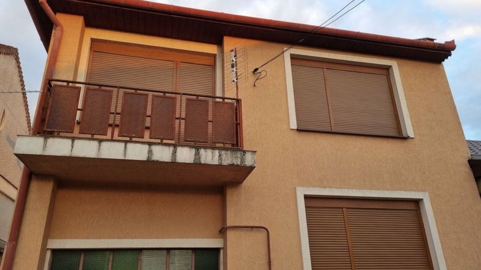 Casa centrala cu etaj - Poză 1