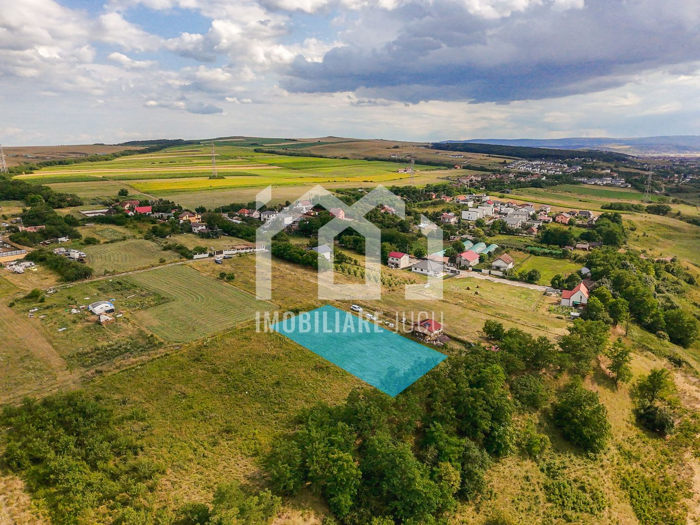 Teren cu priveliște | 1.900 mp și front 32 m – Jucu de Sus - Poză 1