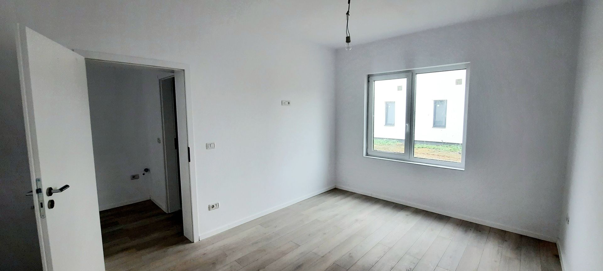 Apartament 2 camere cu curte proprie si loc de parcare - Poză 4