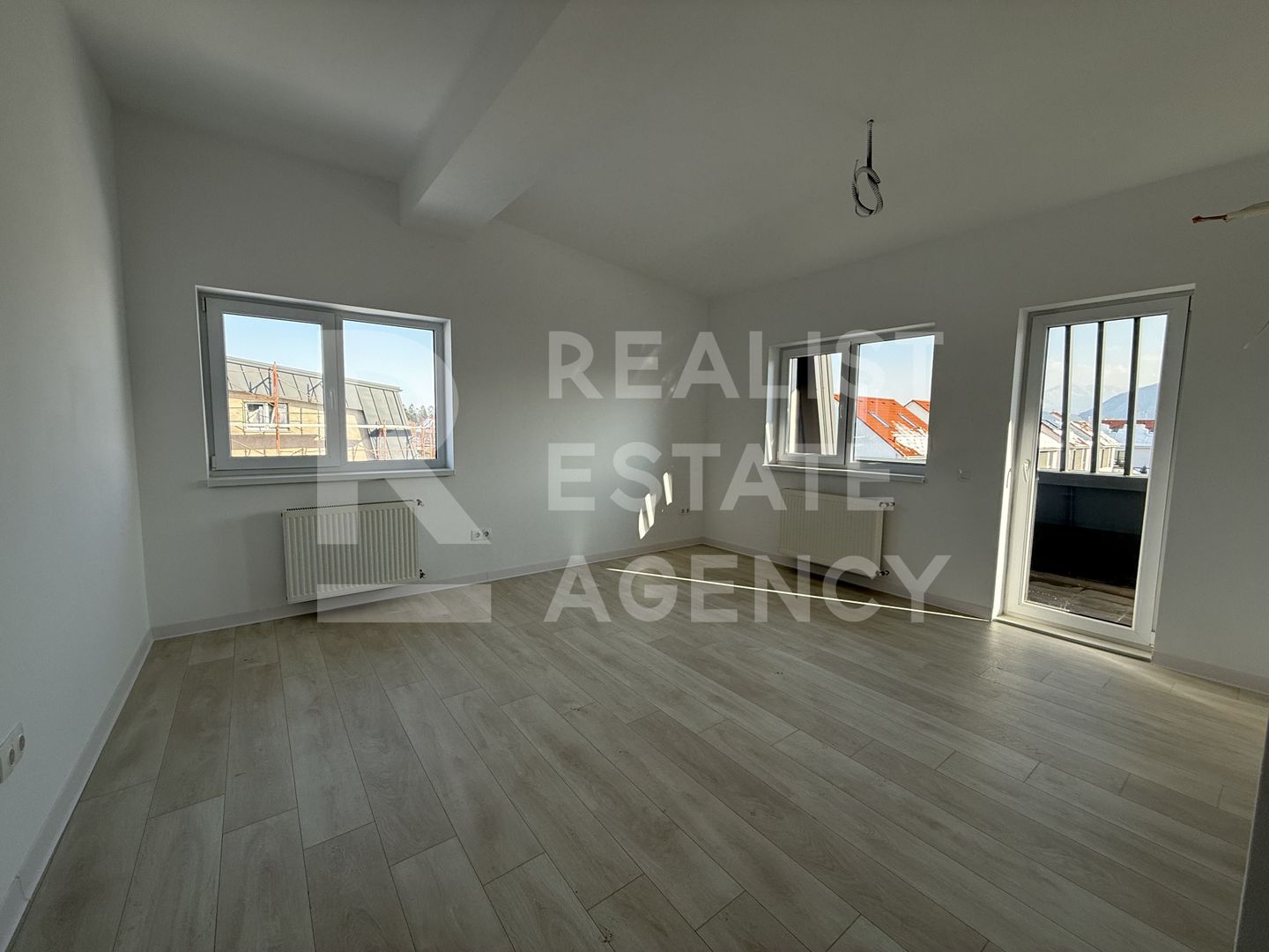 Vânzare apartament cu 2 camere.Priveliște spre munte. - Poză 5