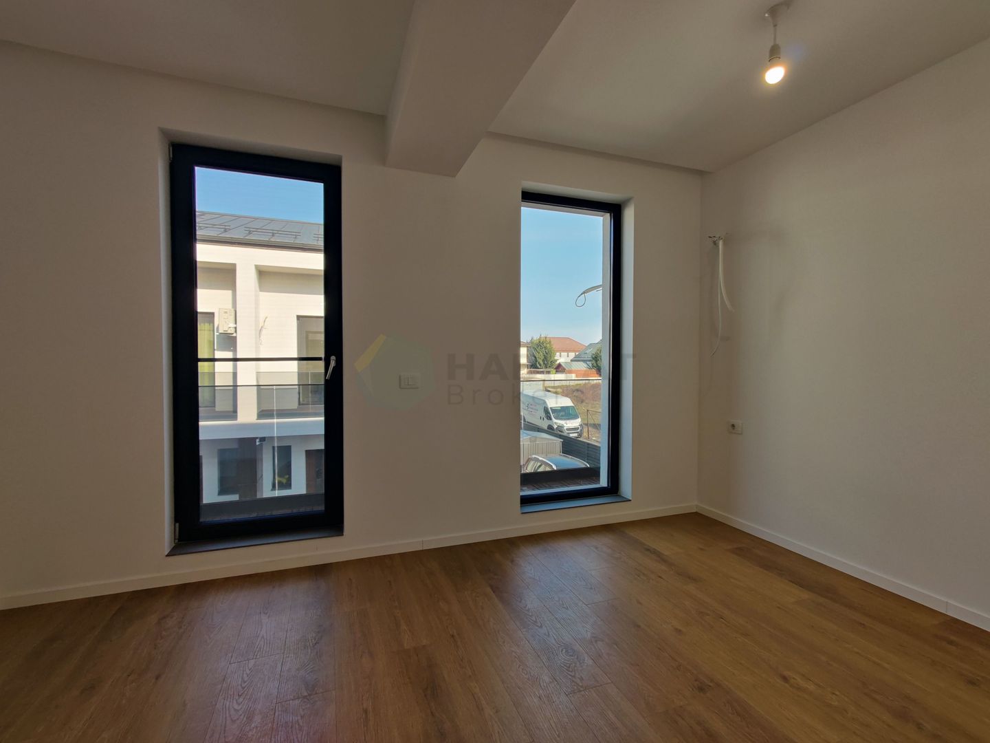 Apartament cu gradina proprie, doua locuri de parcare, gata de mutat - Poză 11