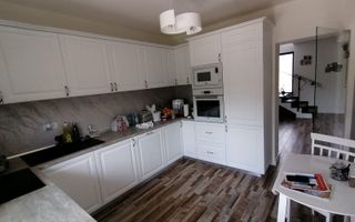 Casa moderna cu 4 camere, La  CHEIE in Poplaca - Poză 9