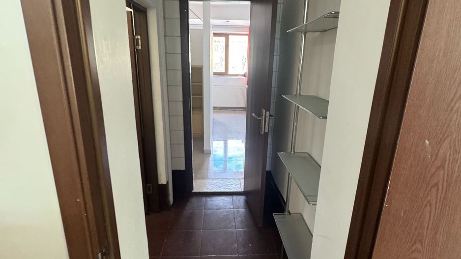 Birouri,sediul firme de închiriat  Etaj 1 în Aradul nou. - Poză 7