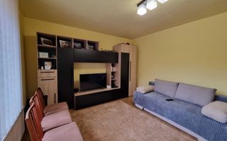 Casă / Vilă cu 4 camere de vânzare în zona Campului - Poză 1