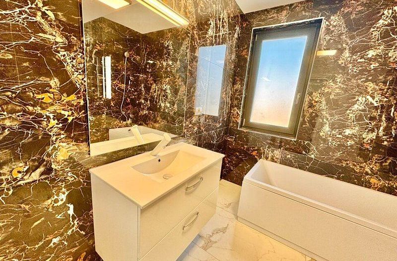 Vila cu bucatarie inclusa -otopeni central - Poză 13