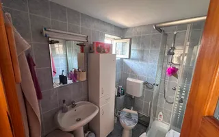 Apartament 3 camere decomandat 78 mp pivnita curte in zona Centrala - Poză 13