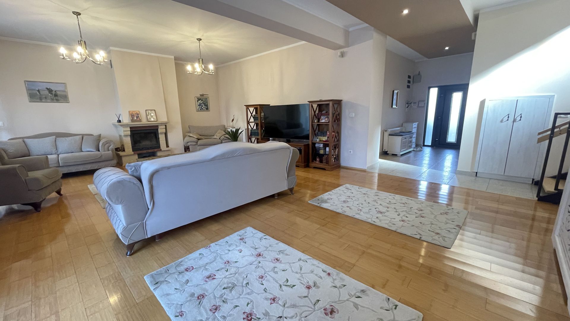 Casa eleganta si luminoasa,situata in zona de case -Mehala - Poză 1