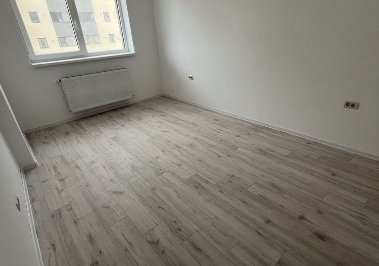 Apartament 2 camere+bucatarie separat+baie,hol si terasa+parcare - Poză 3