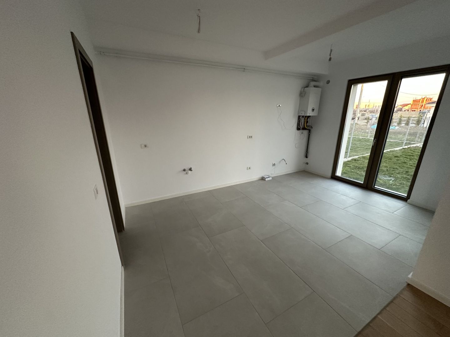 Casa cu 4 camere - Dumbravita - Poză 10