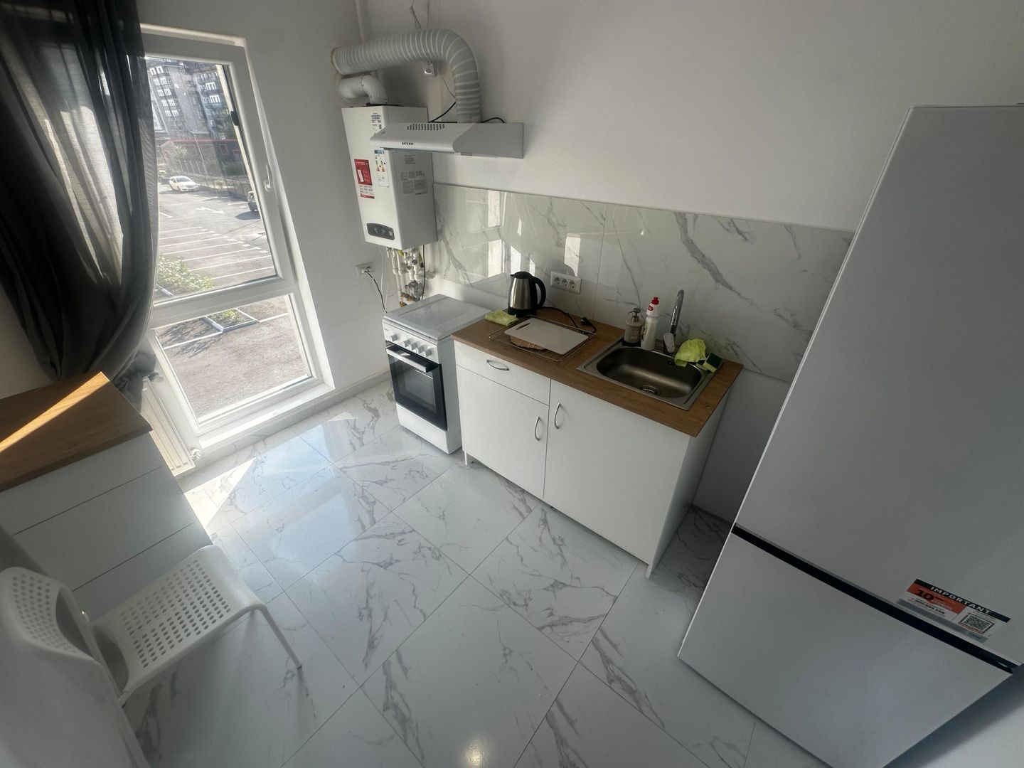 AP. 2 CAMERE PIERSICULUI, LOC PARCARE, BLOC NOU, BUCATARIE INCHISA - Poză 3