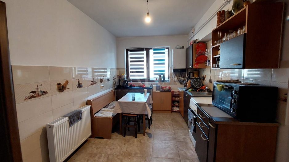 Apartament cu 2 camere decomandat, balcon, 56mp. - Poză 1
