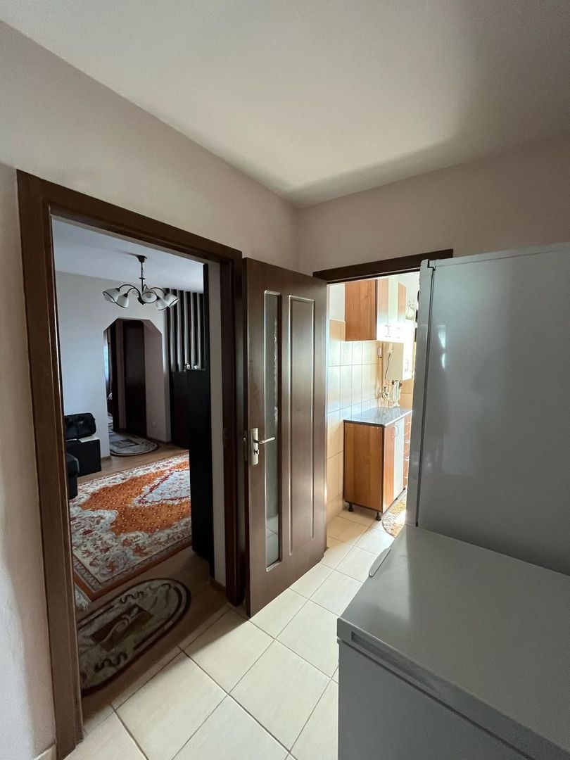 Apartament cu 3 camere, etaj 4, VASLUI zona CENTRU; - Poză 1