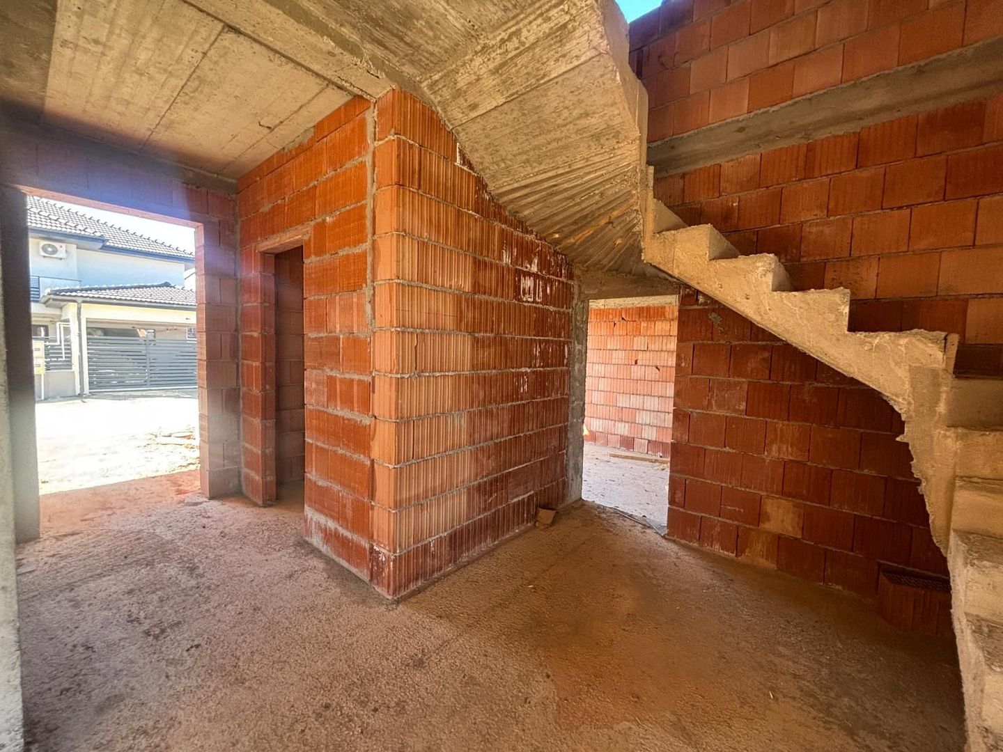 Casa MODERNA cu Garaj si teren 550mp - Poză 3