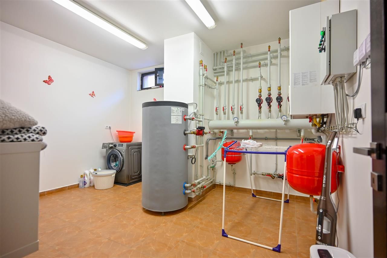 Somptuozitate in stil modern, 2 garaje, 3 terase, totul pe 1.000 mp teren - Poză 59