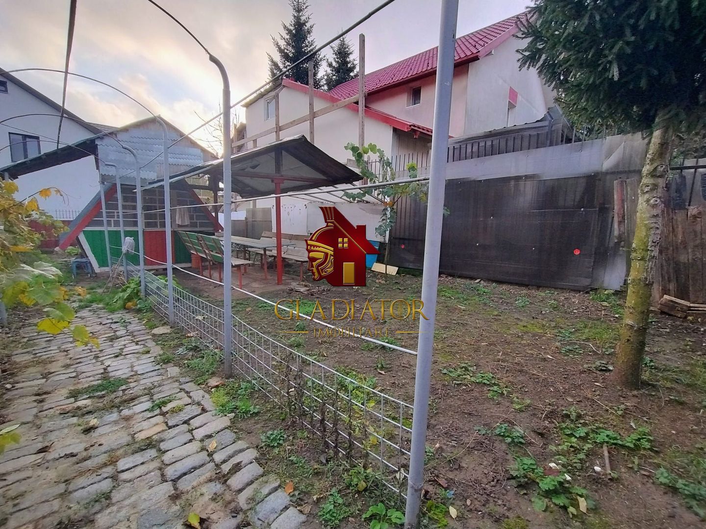 Casa cu teren 491 mp la pret de apartament cu 1 camera in Nicolina - Poză 9