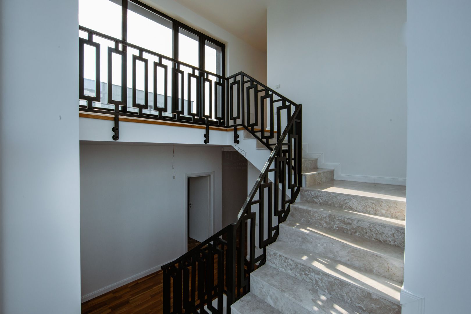 VILA SUPERBĂ CU 4 DORMITOAARE ȘI PISCINA LA INCHIRIERE - Poză 32