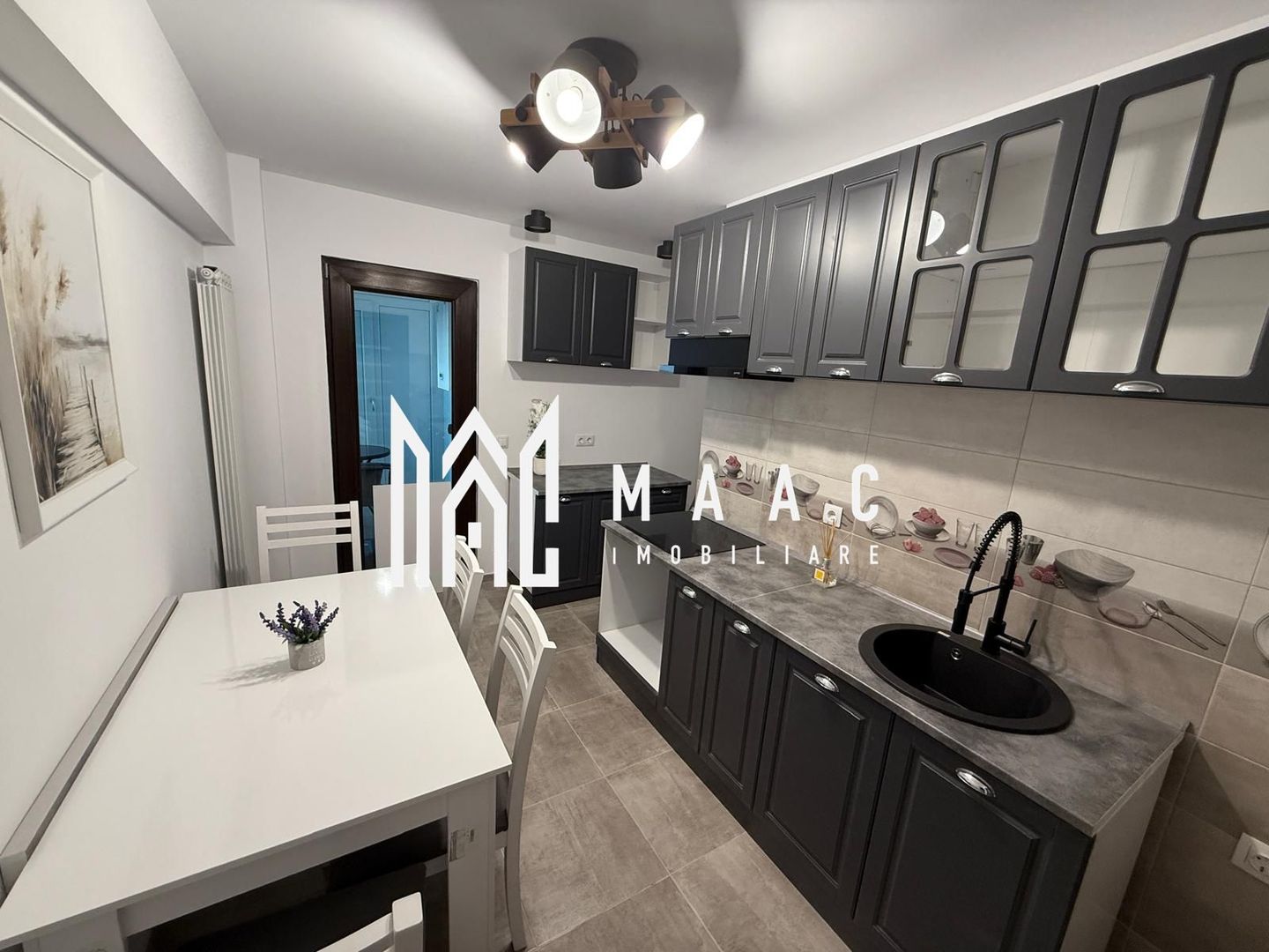 Apartament de lux cu 3 camere, vedere panoramică – zonă centrală - Poză 3