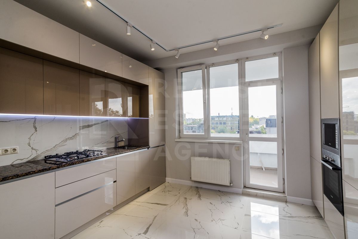 Chirie, apartament, 3 camere, str-la 31 August 1989, Centru - Poză 2