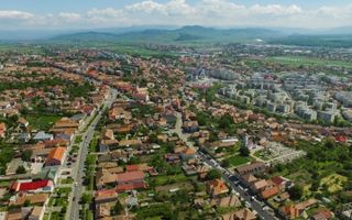 Teren intravilan, pe 5.800 mp, cu vedere frumoasa, in localitatea Reghin - Poză 3