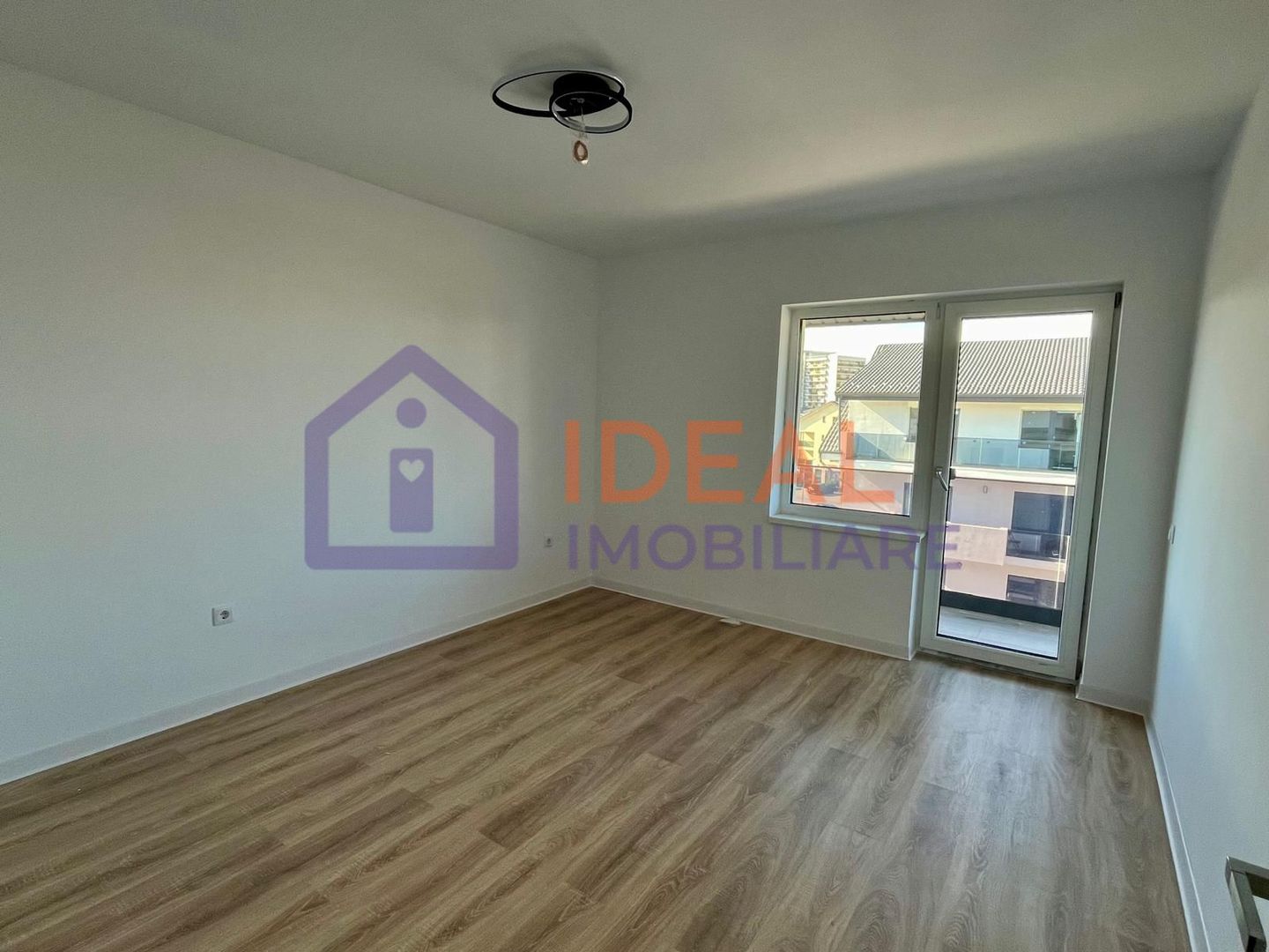 Apartament cu 3 camere de vânzare– Doamna Stanca - Poză 1