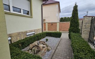 Casa 5 camere 3 bai garaj inchis si teren 700 mp utili in Lazaret - Poză 18