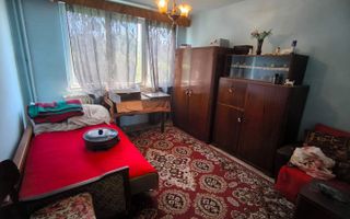 Apartament cu trei camere de vânzare in zona Micro 4 - Poză 1