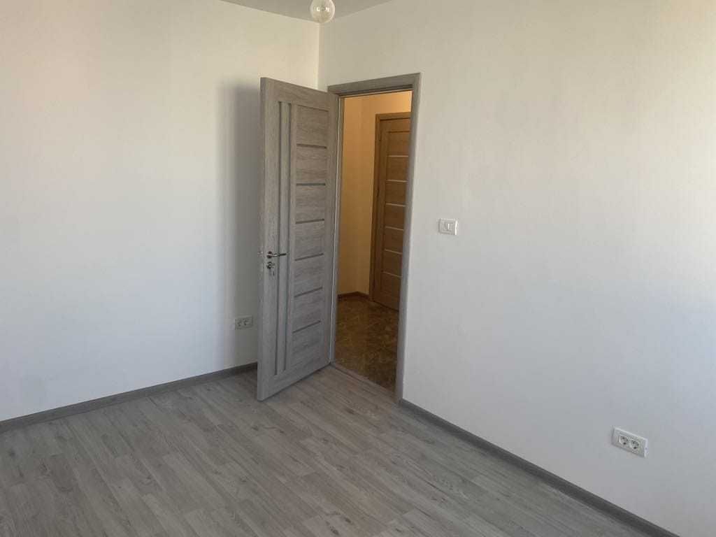 apartament 3 camere, RENOVAT 100 %, totul nou - Poză 2