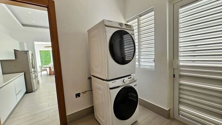 Vilă modernă de lux cu piscină privată - Poză 6