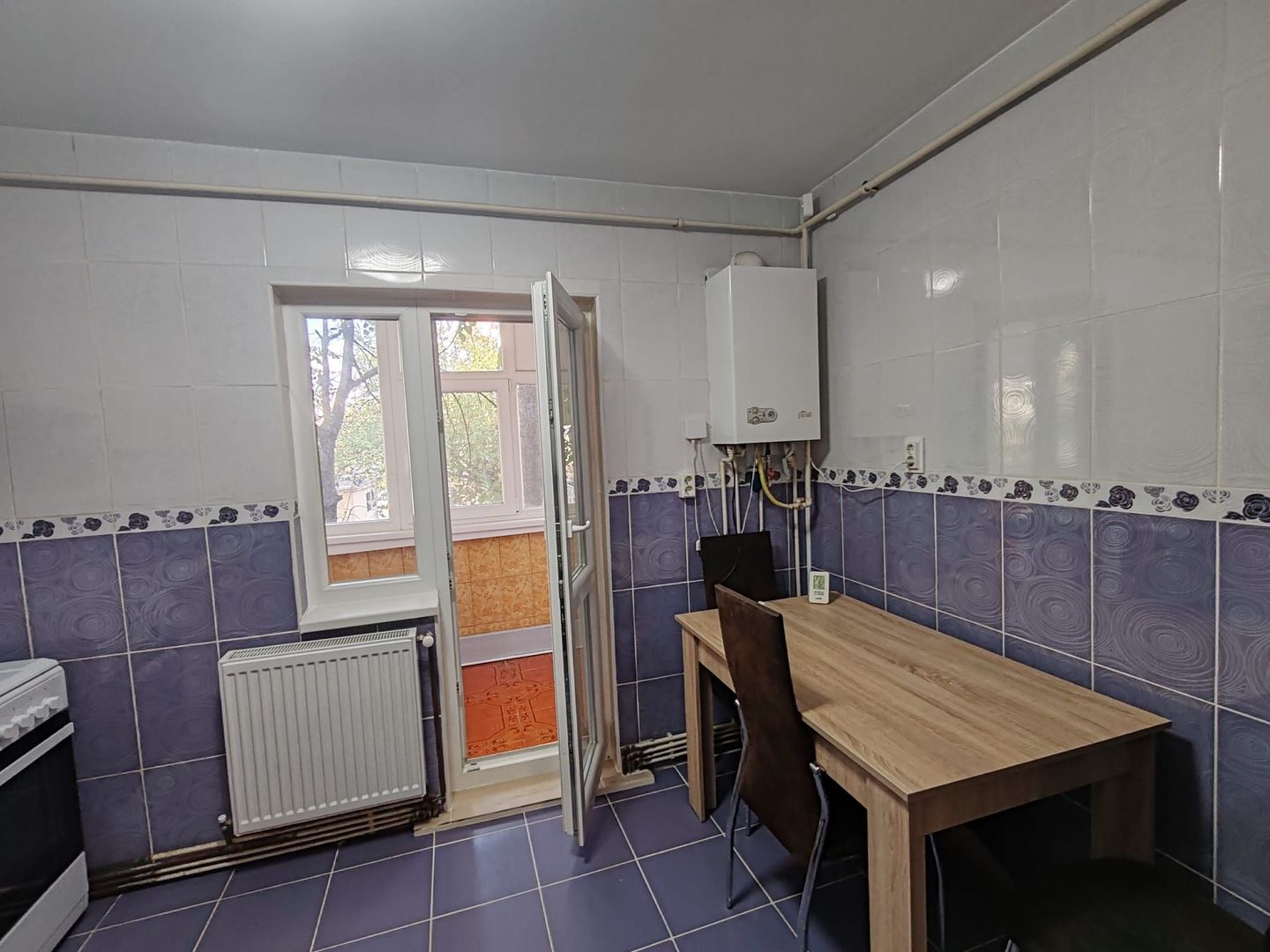 Apartament 3 camere decomandat etajul 1 65mp 500euro Nicolina 2 - Poză 4