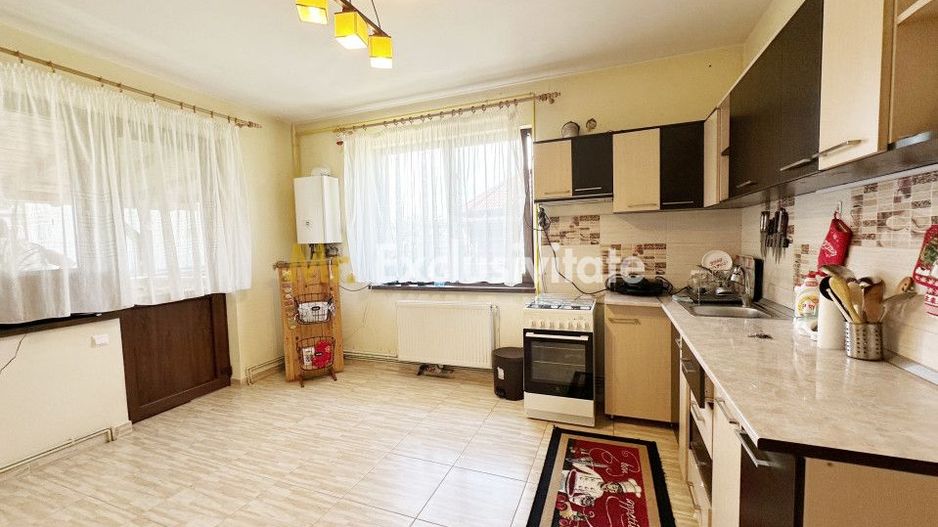 Inchiriere Casa 3 camere + curte generoasa 500 mp - Poză 8