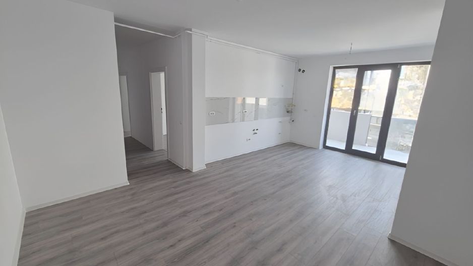 Apartament cu 3 camere, bloc nou, et.1, Centru - Poză 1