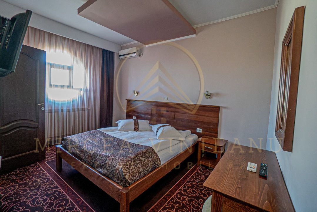 Hotel 3 Stele de Vânzare la  Delfinariu, aproape de Mamaia - Poză 20