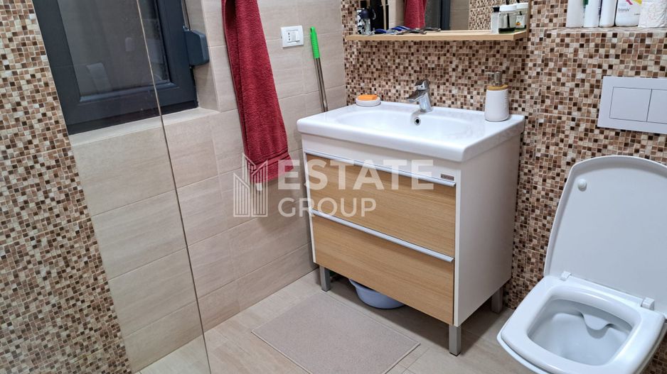 Duplex cu 5 camere despartit prin garaj in Dumbravita - Poză 8