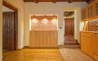 Casa de vanzare in centrul Brasovului - curte privata si pivnita - Poză 3