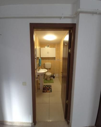 Apartament 3 camere cu parcare – spațios, complet echipat, ideal pentru familie - Poză 12