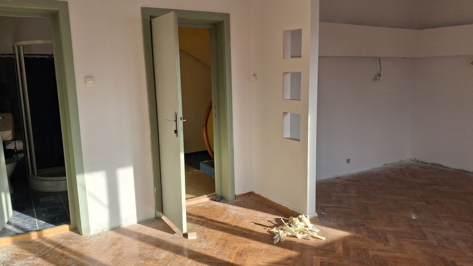 Casa RENOVATA partial 8 cam 6 ari 550mp garaj ANA IPATESCU. - Poză 28