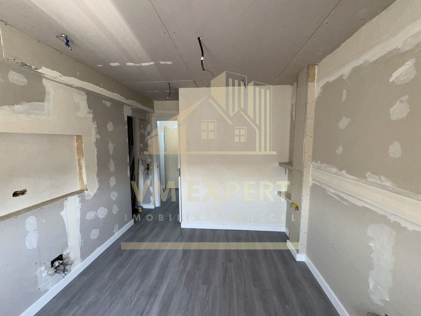 APARTAMENT 2 CAMERE CAMPULUNG, ETAJ 4, CARTIER VISOI - Poză 13