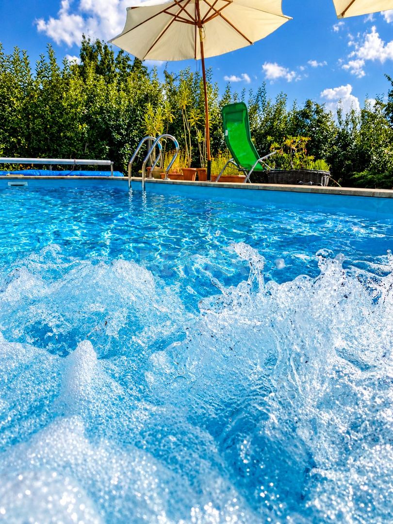 CASĂ CU PISCINĂ, SAUNĂ ȘI VEDERE PANORAMICĂ – TOHATIN - Poză 36