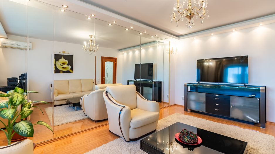 Apartament spatios 3 camere,  P-ta Unirii/ Sf Vineri - Poză 1
