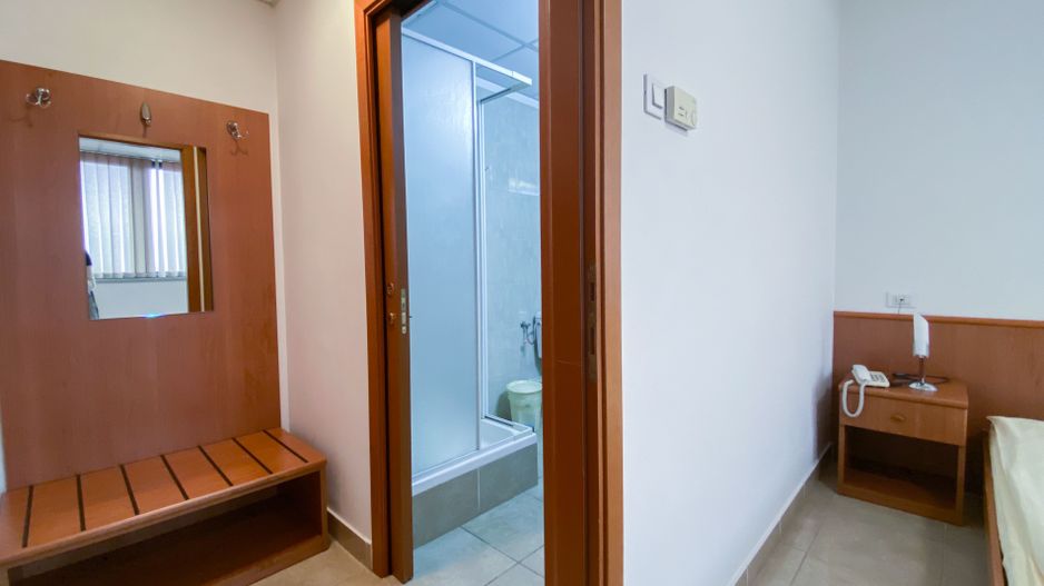 Cladire cu functiuni mixte - Poză 18