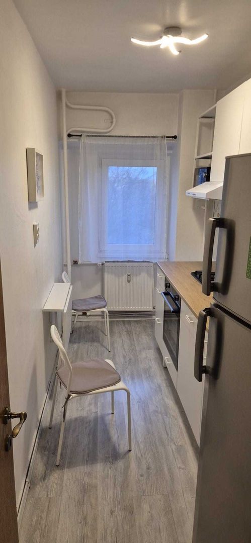 Închiriez garsonieră modernă, Piata Muncii, spațioasă, boiler, AC - Poză 4