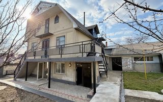 Casa în or.Ialoveni centru - Poză 1