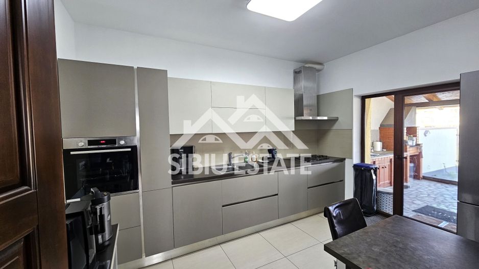 Casa generoasa 5 dormitoare, pivnita, mansarda hobby - Poză 3