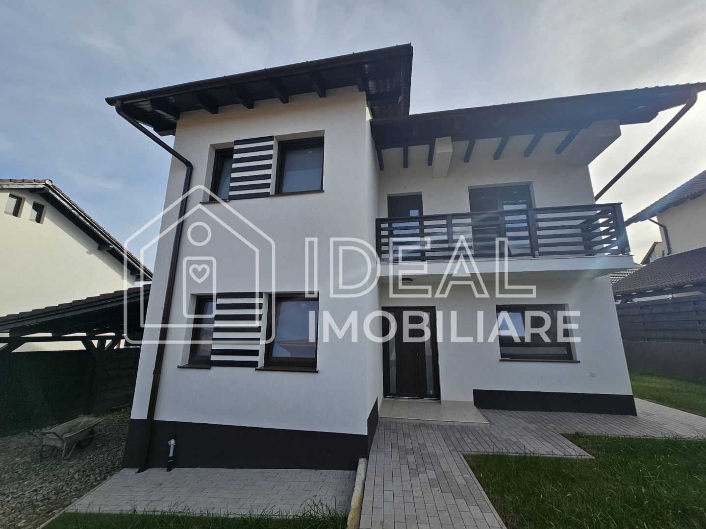 Casa Individuala cu 4 camere si garaj, in zona Lidl Selimbar - Poză 1