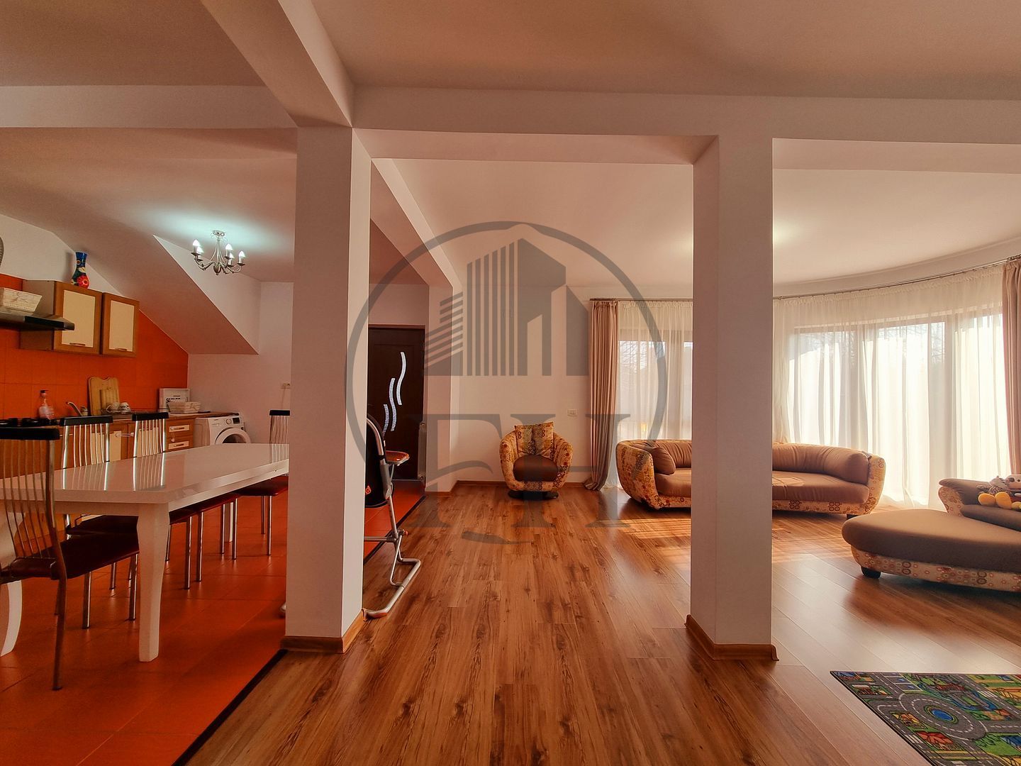 SOLD/VANDUT-Casă / Vilă cu 5 camere de vânzare - Poză 5