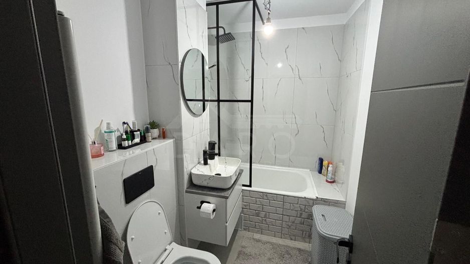Apartament 3 camere complet renovat - Poză 3